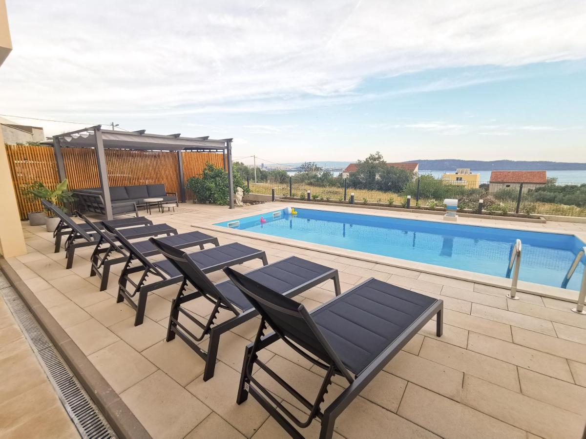 A4 Apartmani Kevic คาชเตลา ภายนอก รูปภาพ
