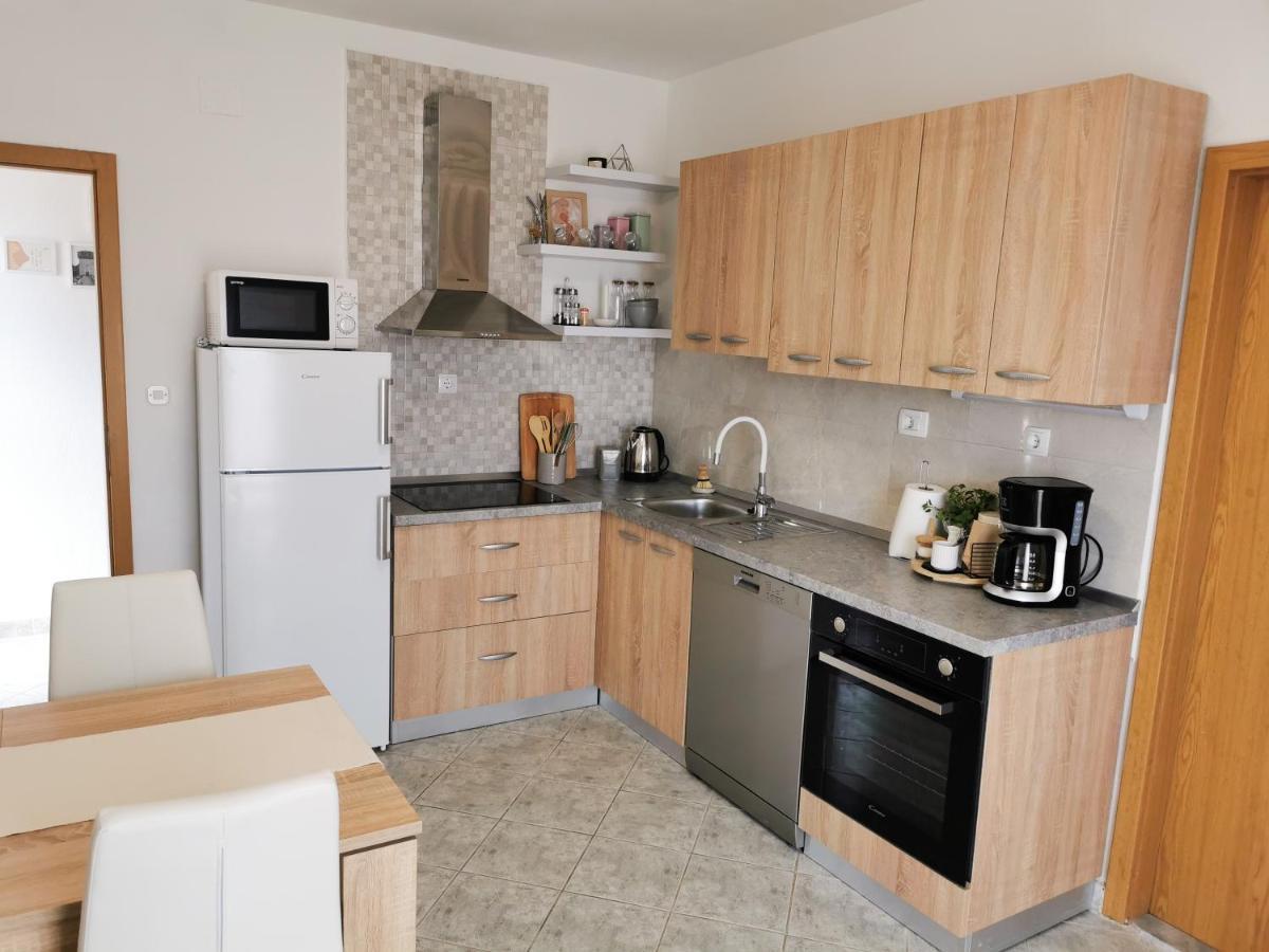 A4 Apartmani Kevic คาชเตลา ภายนอก รูปภาพ